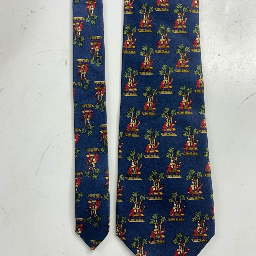 Vintage Chanel luxury neck tie